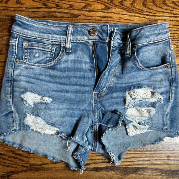 American Eagle Shorts - size 4 to size 8 - Picture 2 of 4
